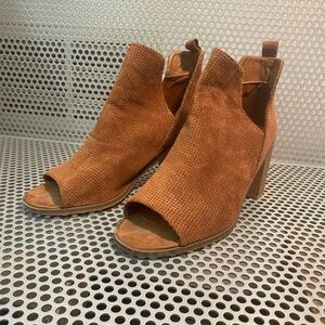 Universal Threads Brown Heel Boots Size 10